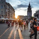 Discover Krakow Apartments - Lubomirskiego St - Classic & Modern - Near Main Station, Netflix And Ac