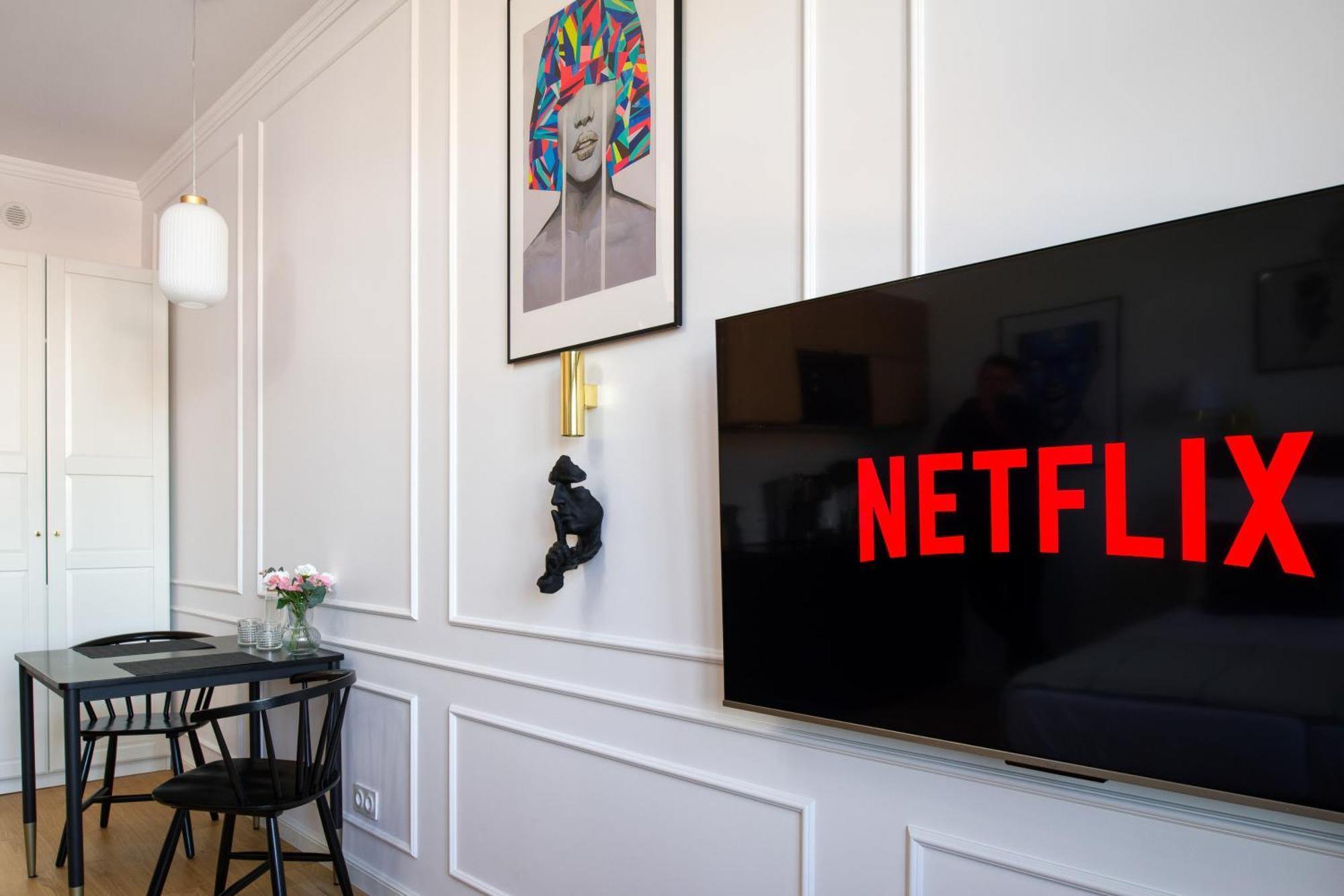 Discover - Lubomirskiego St - Classic & Modern - Near Main Station, Netflix And Ac Apartment