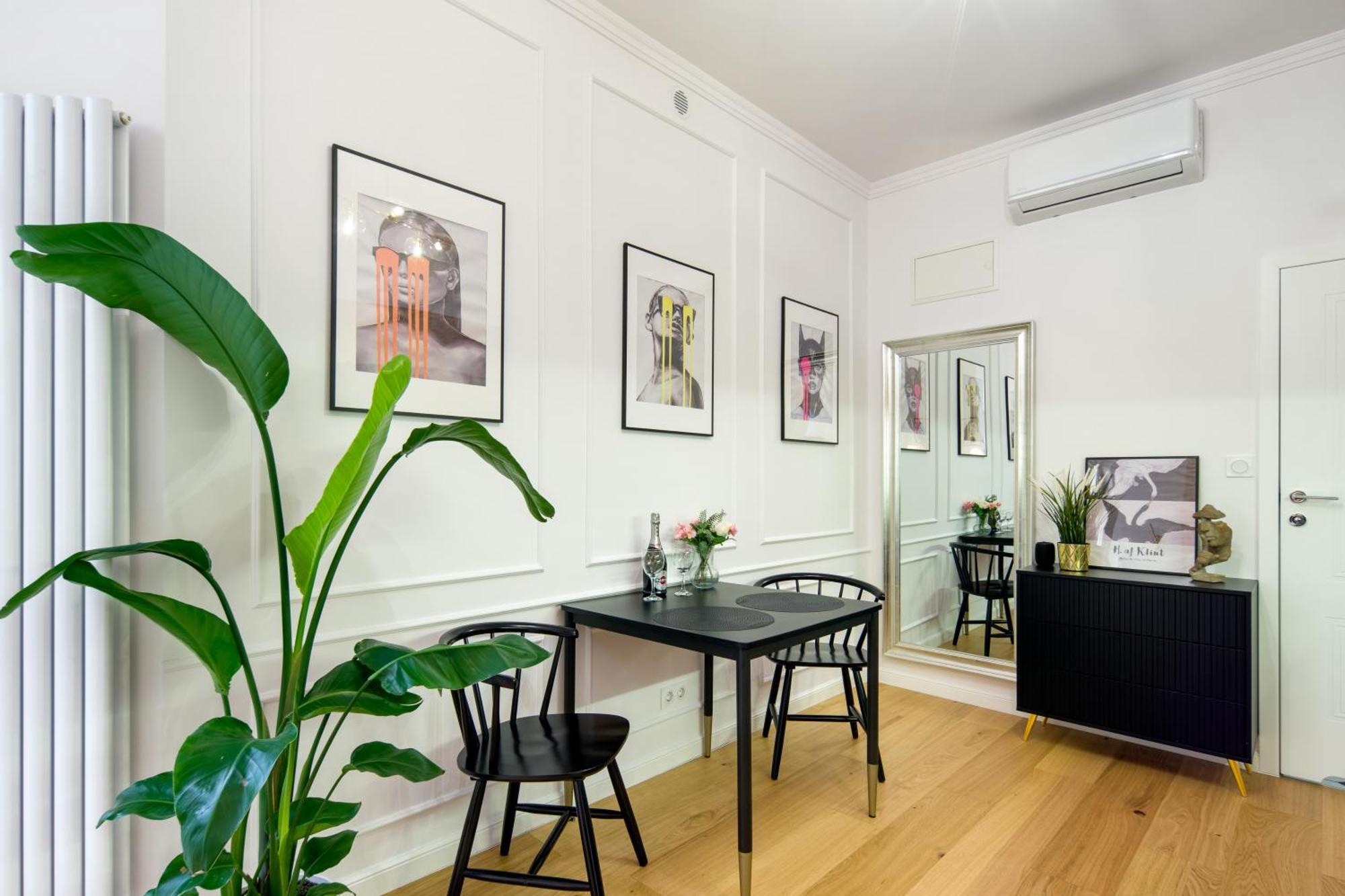 Discover - Lubomirskiego St - Classic & Modern - Near Main Station, Netflix And Ac Apartment Krakow