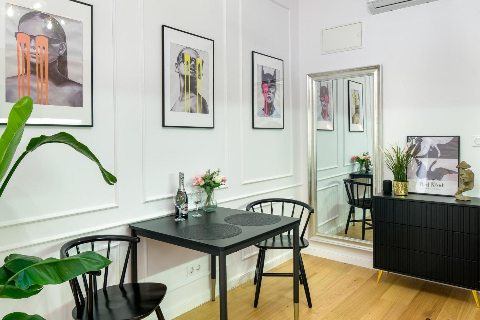 Discover - Lubomirskiego St - Classic & Modern - Near Main Station, Netflix And Ac Apartment