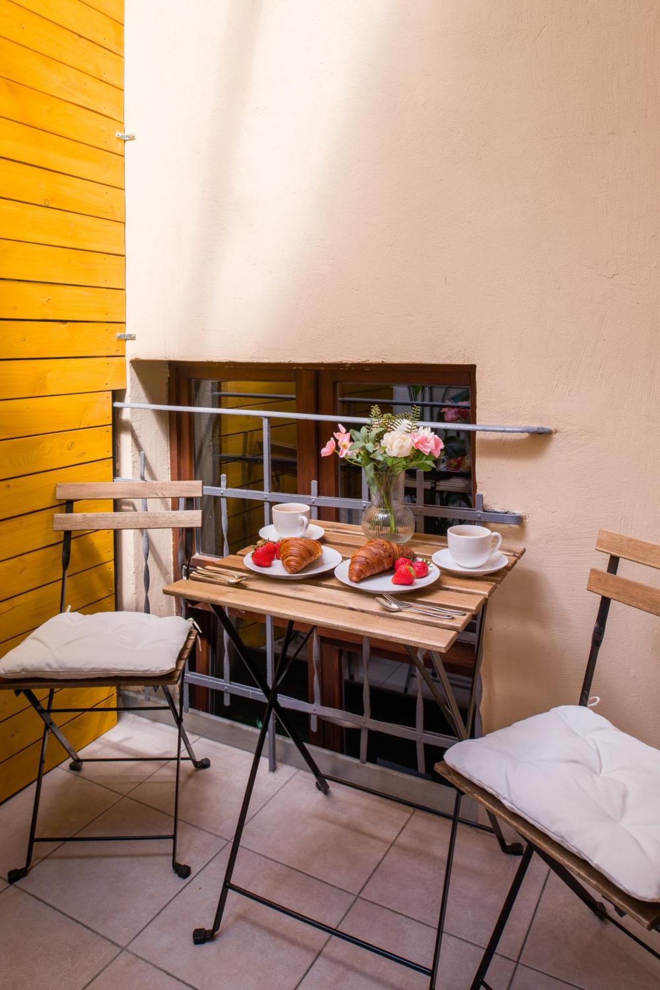 Apartment Discover - Lubomirskiego St - Classic & Modern - Near Main Station, Netflix And Ac Krakow