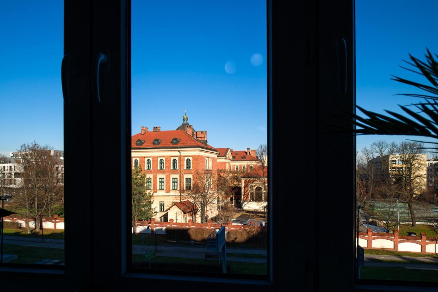 Discover - Lubomirskiego St - Classic & Modern - Near Main Station, Netflix And Ac Apartment